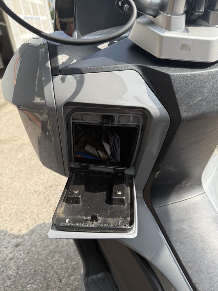 Sym jet x 125 2024 (se conduce cu B125)