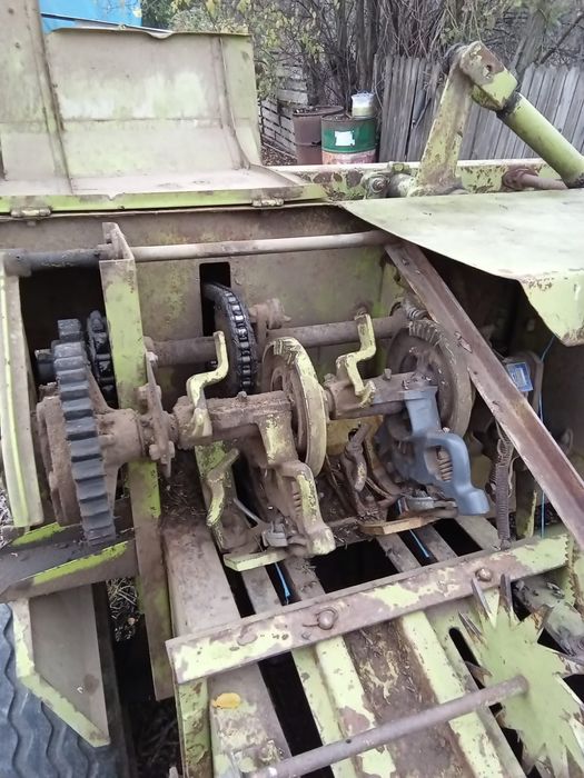 Vând presă baloti , cositoare , disc ,met