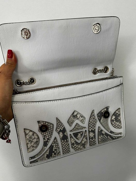 Geantă Guess crossbody albă