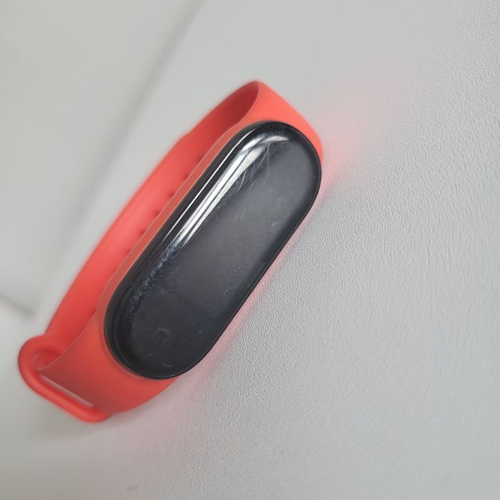 Xiaomi mi band (незнаю какая серия)