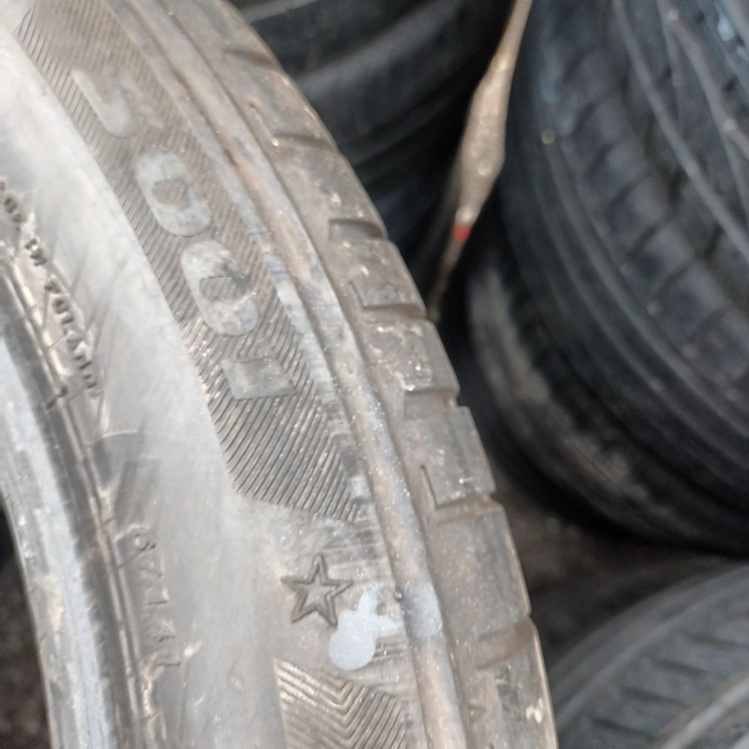 275 40 19 BRIDGESTONE 2бр летни RUN FLAT