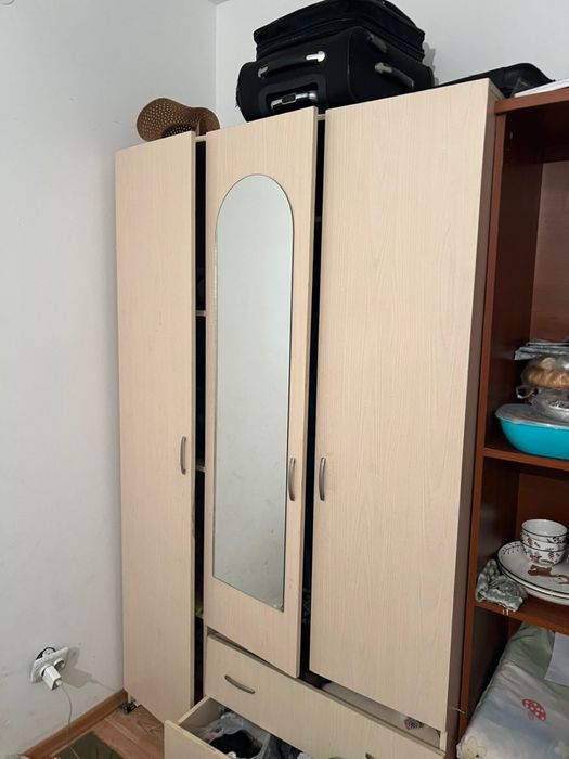 Шкаф 10000 тг  продам
