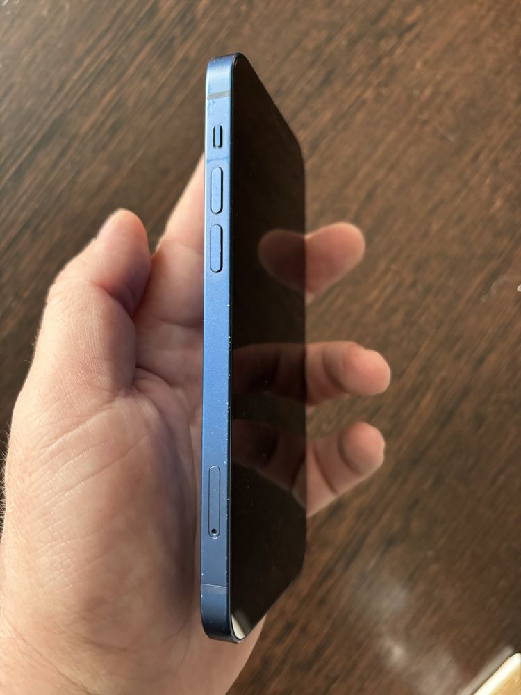 Продам iphone 12 на 128 гб