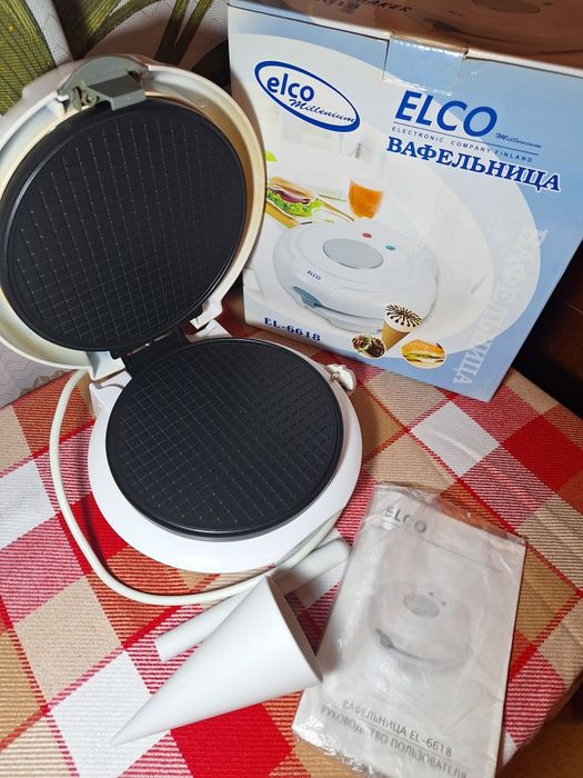 Электровафельница продам
