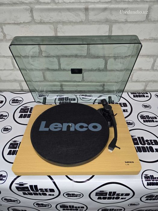 Виниловый проигрыватель Lenco L-30.