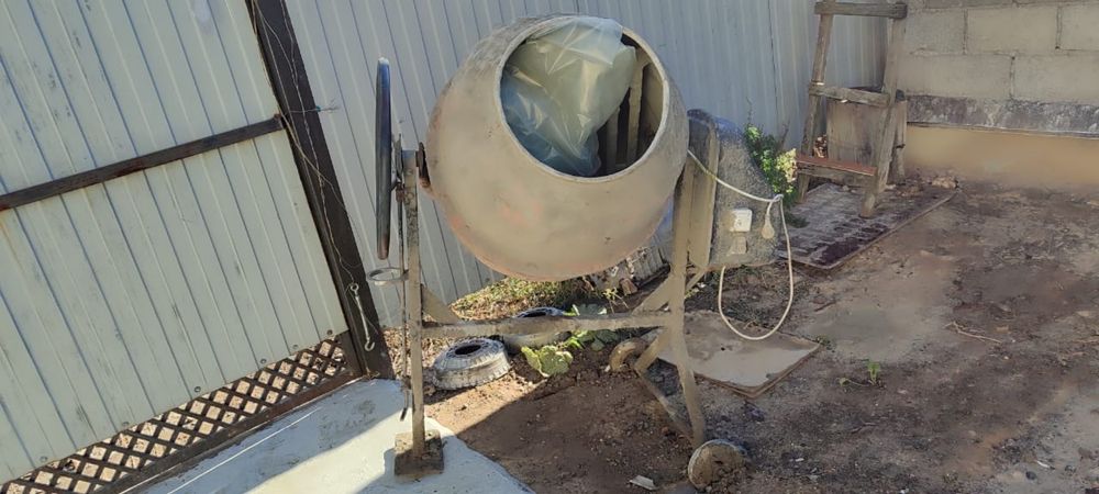 Аренда бетономешалки на 220 л