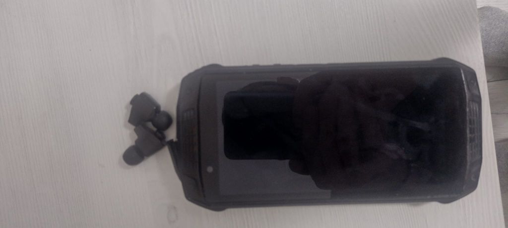 Vand urgent  telefon si smartwatch Ihunt 4G Runner