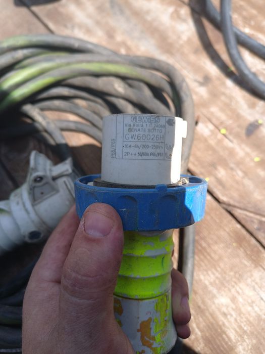 Vând distribuitor trifazic 16A