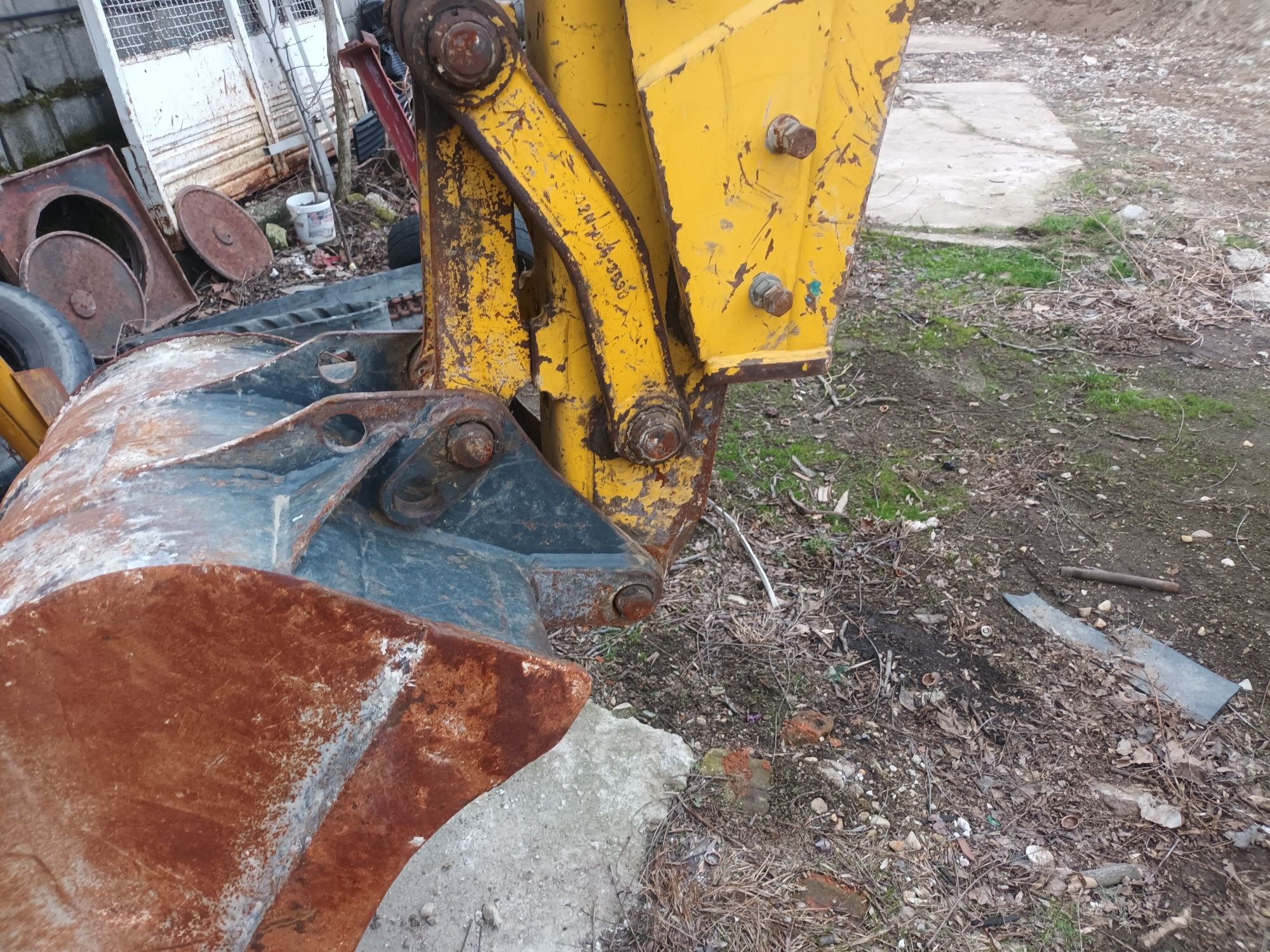 Vând buldo 29000 euro 2014 buldoexcavator komatsu wb93r 4 cupe la el