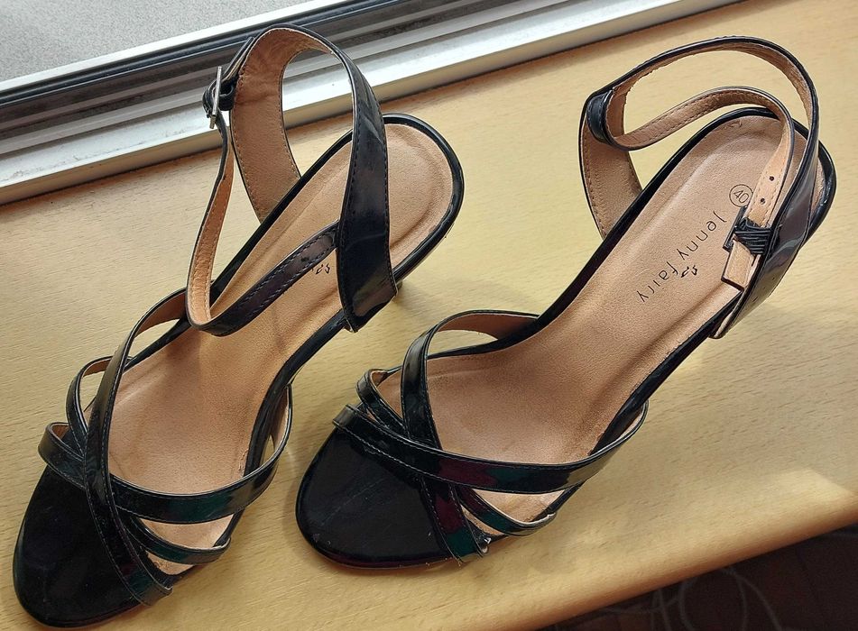 Sandale negre din lac, toc inalt