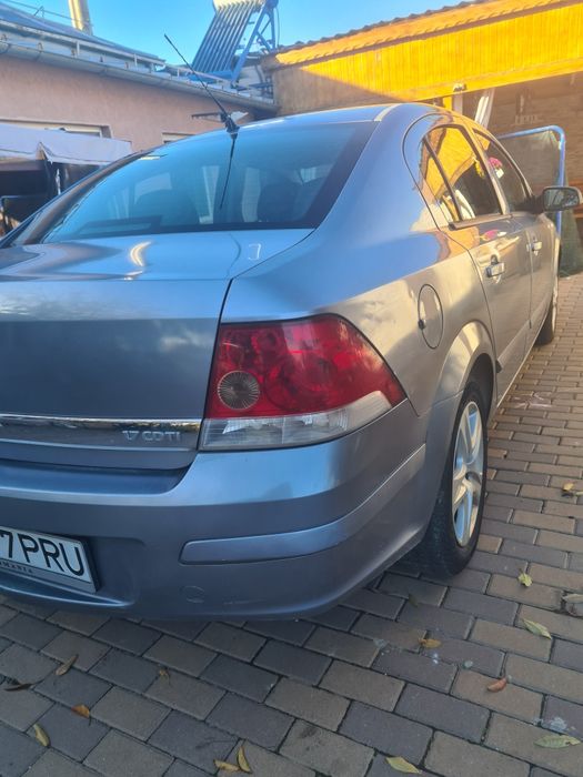 Vânzare Opel Astra H berlina 1.7 Diesel an 2010