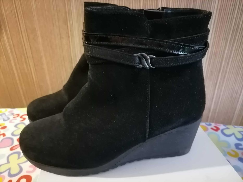 Дамски боти от естествен велур на платформа