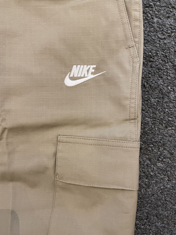 Pantaloni Nike Cargo