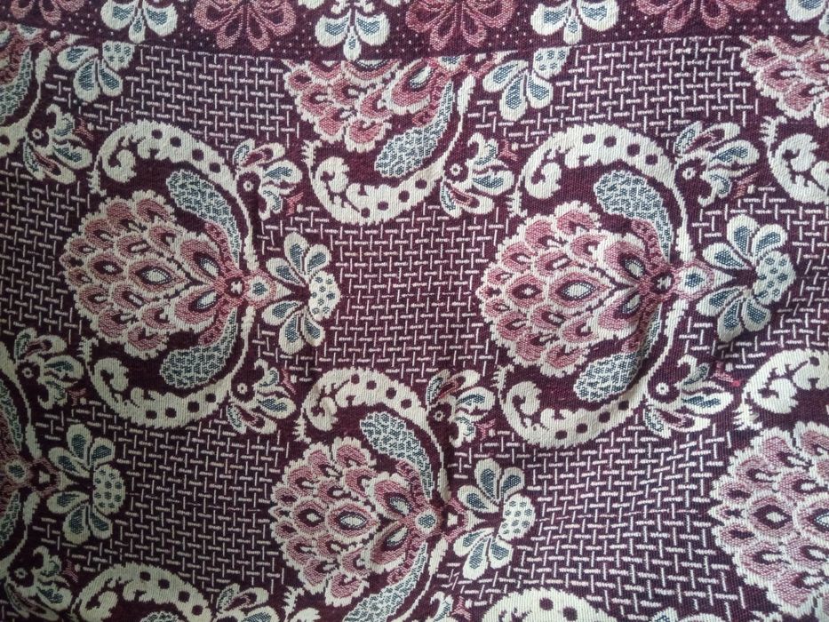 Покривка за легло с ресни от социализма