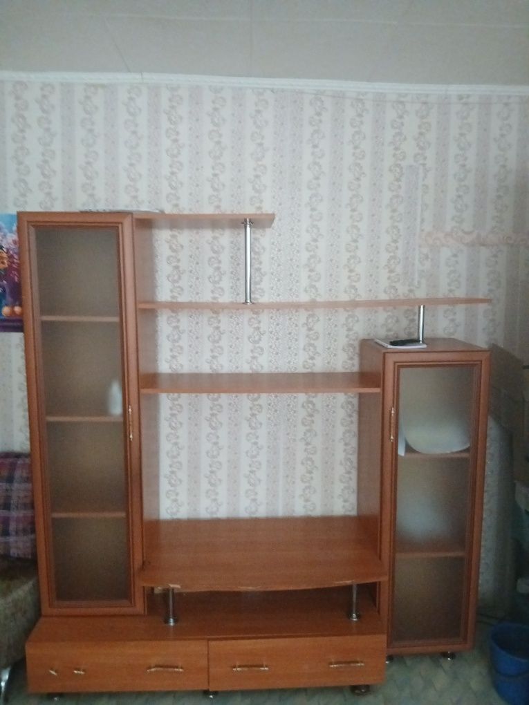 Продам стенку -горку,в хорошем состоянии, недорого.