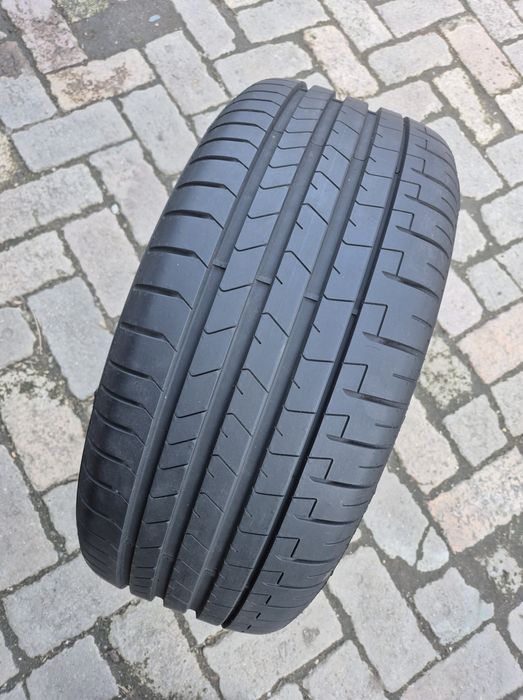 O bucată 245/45 R18 vară - una Pirelli