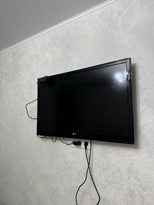 Телевизор, не новый но хорошо работает