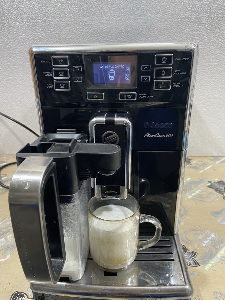 Espresor cafea Saeco pico baristo cu carafa de lapte