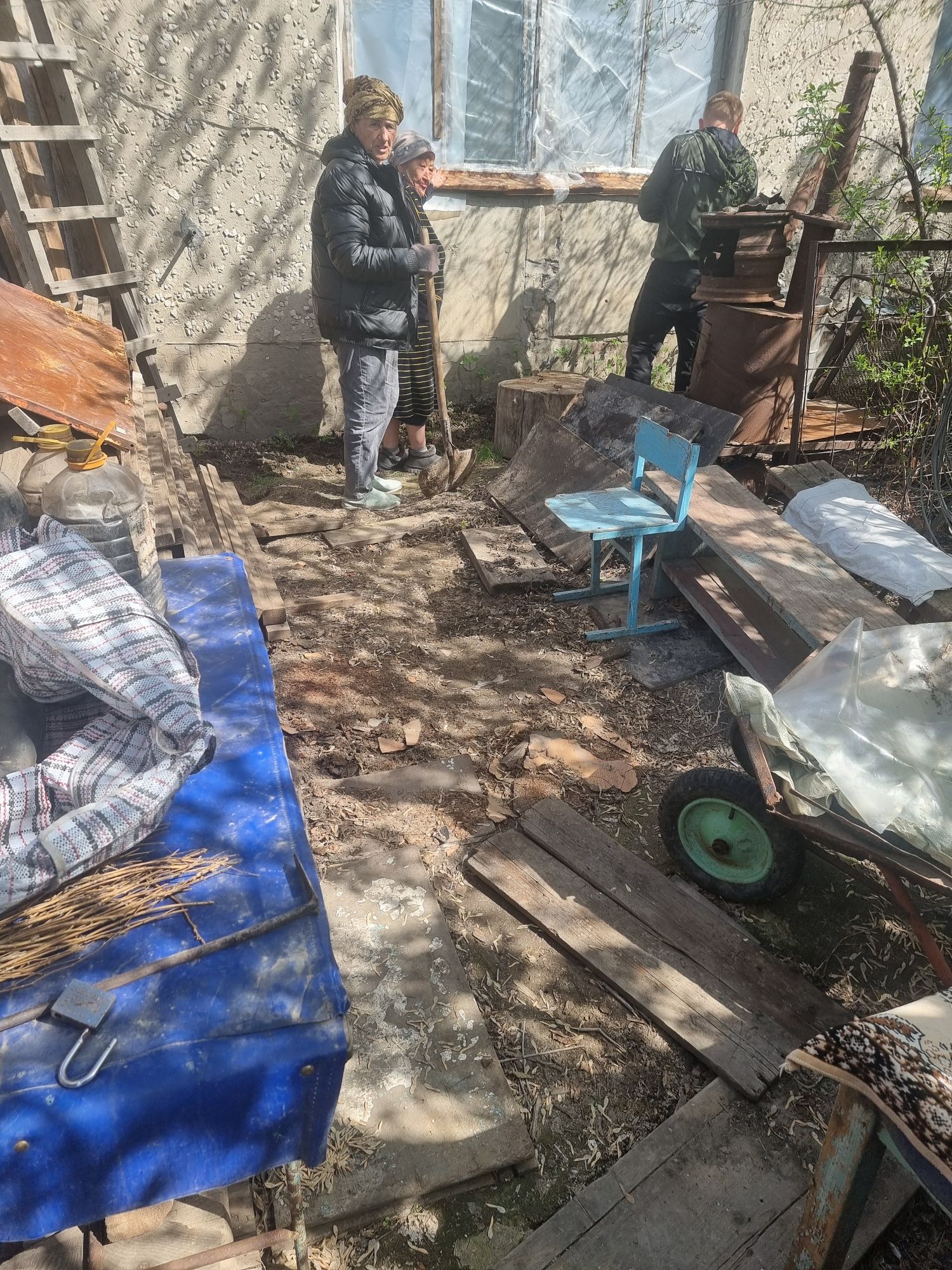 Продам дом  в селе 1 комната + кухня+коридор+ гараж.