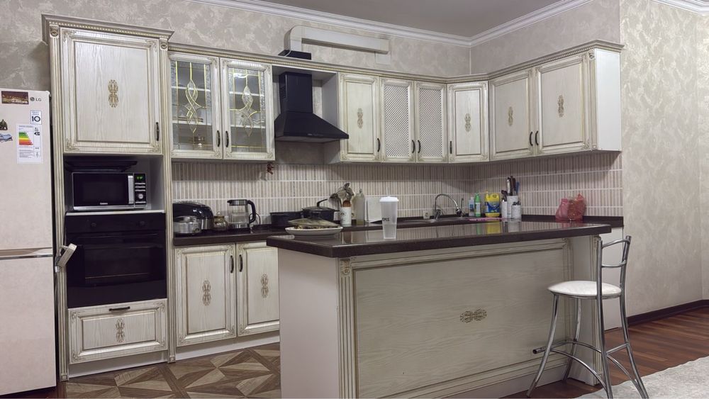 продам кухонный гарнитур бу