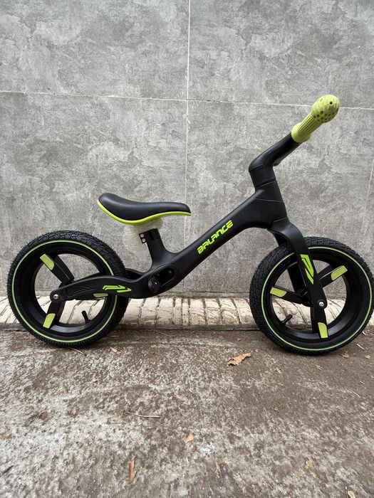 Беговел 12 размер колеса.