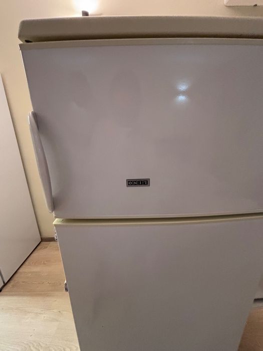 Хладилник, спешна продажба