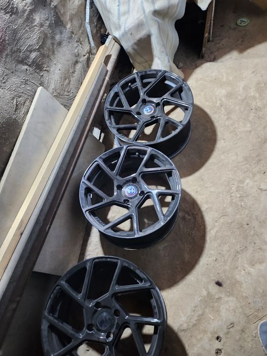 R 17,4.114 bu diska qora blesk