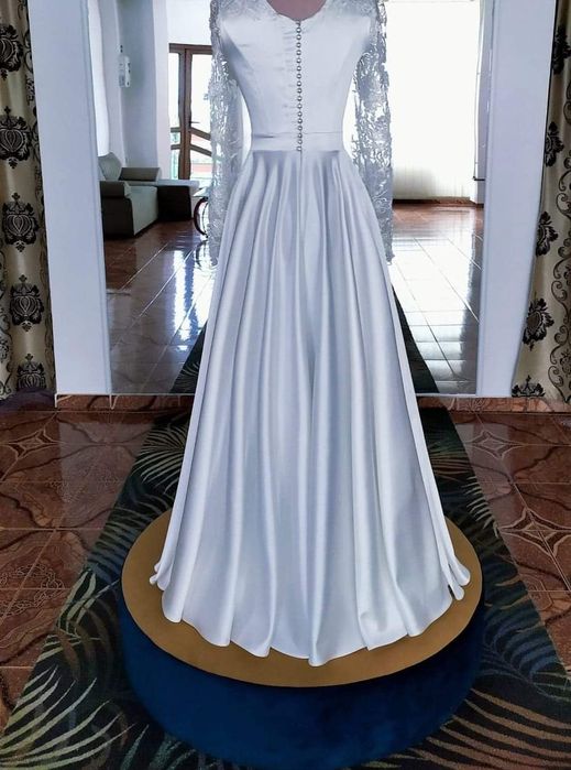 Vand rochie de mireasa marimea S-M