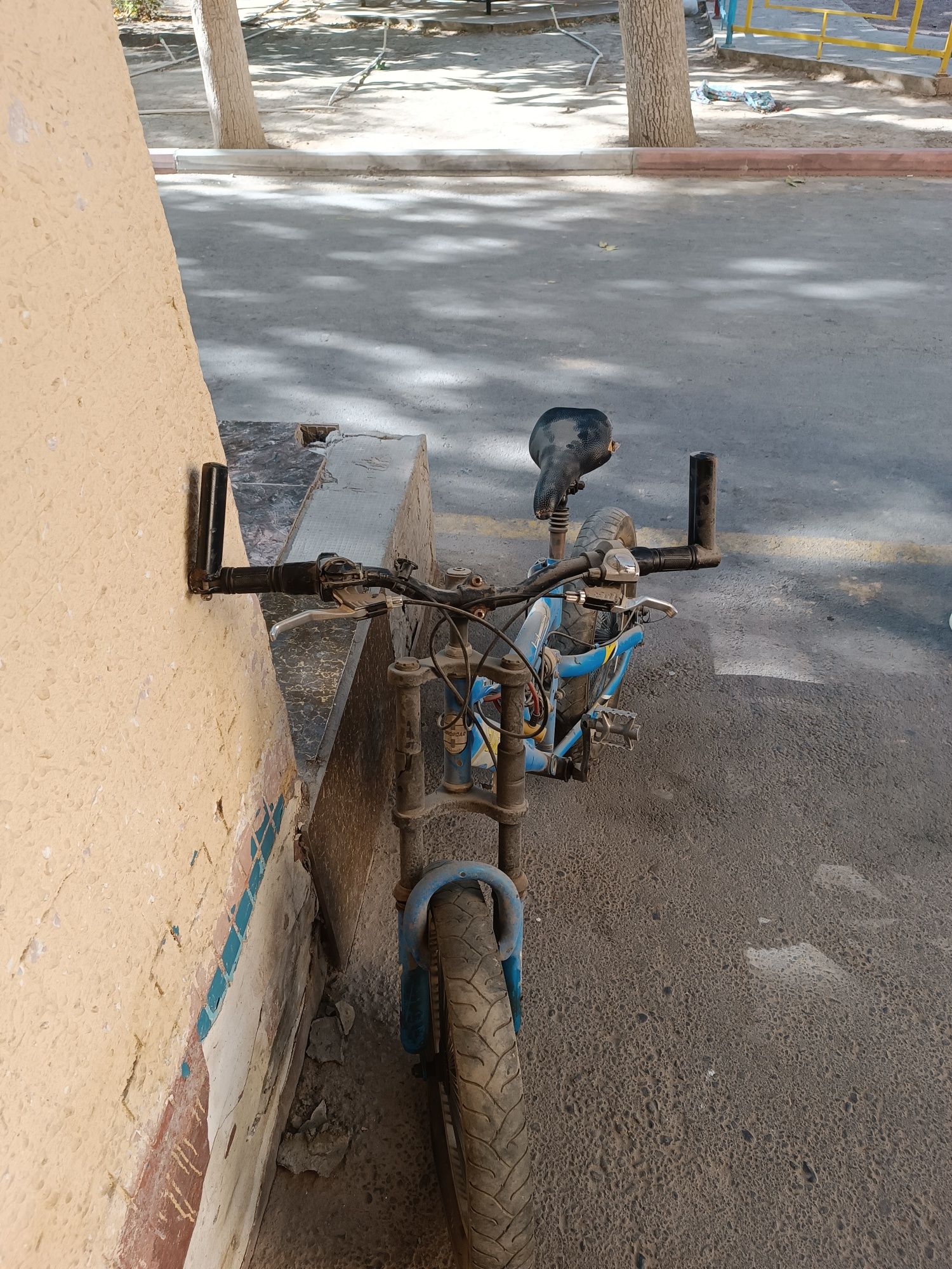 Velosiped sotladi