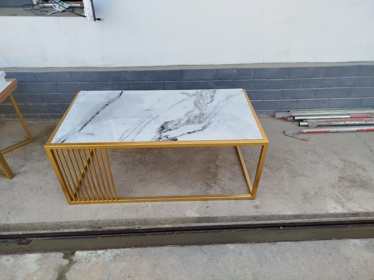 Loft jurnalniy stol  keramogranit