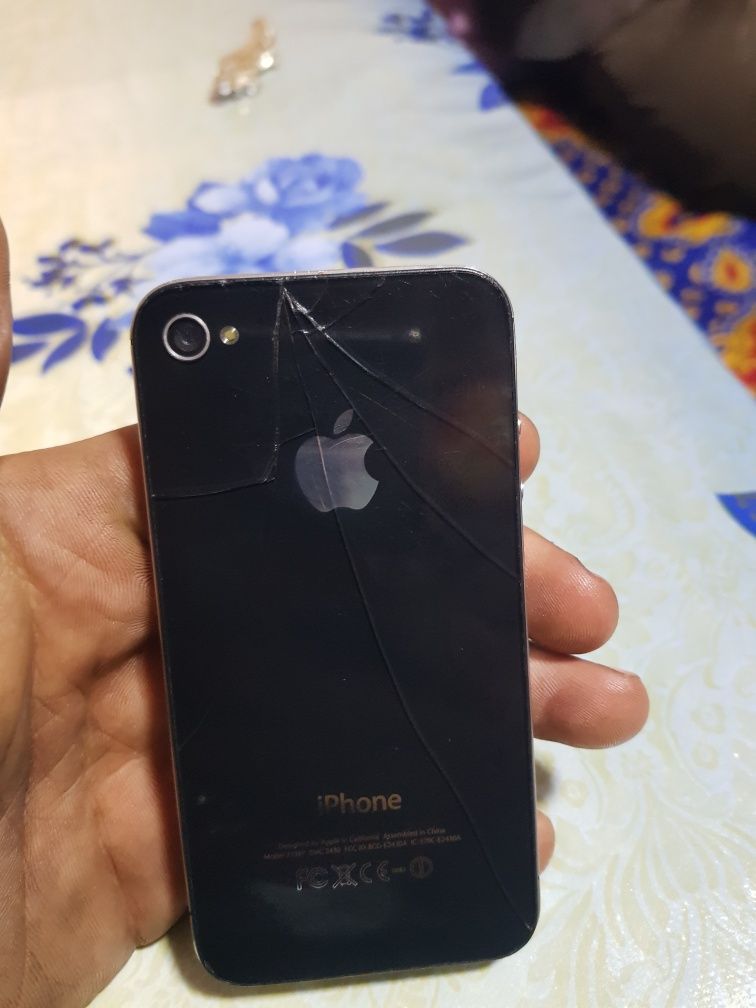 2..Iphone.4s.64.gb.smkarta oladi srochna sotiladi