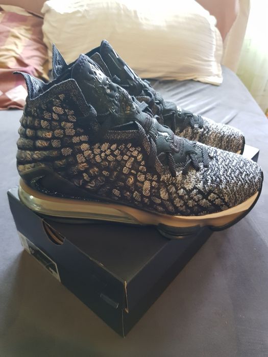 Vând Adidași Nike Lebron măr 41  stare excepțională