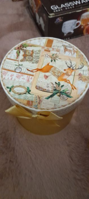 Порцеланова чаша с коледен елен, стъклени и порцеланови чаши