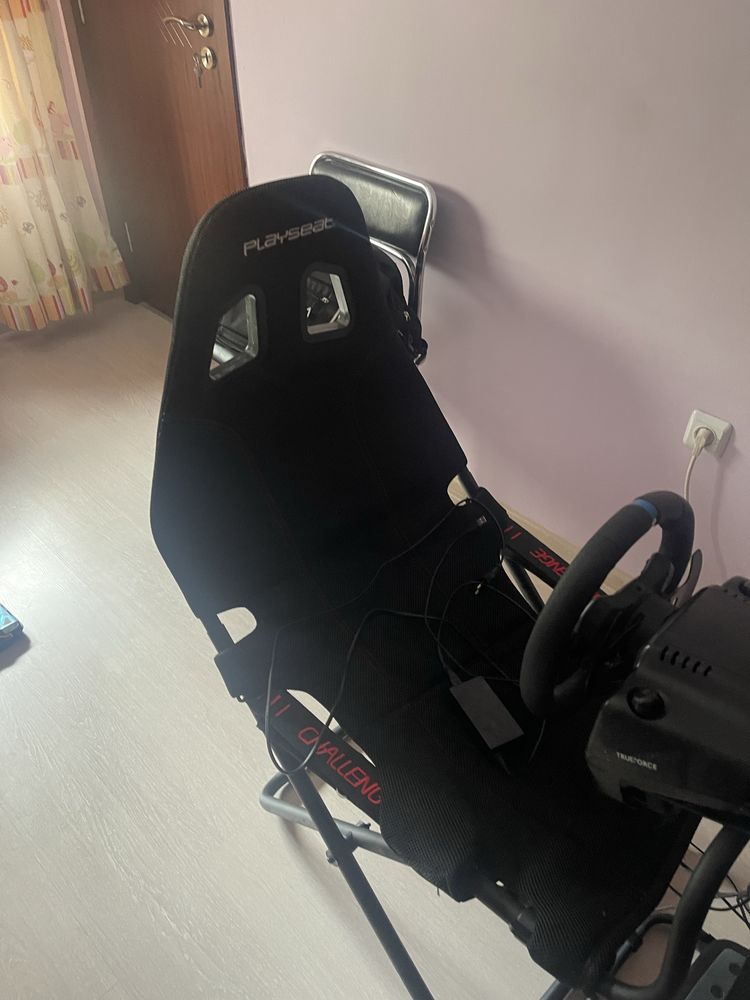 Волан logitech g 923 с педали и скоростен лост на logitech и станция