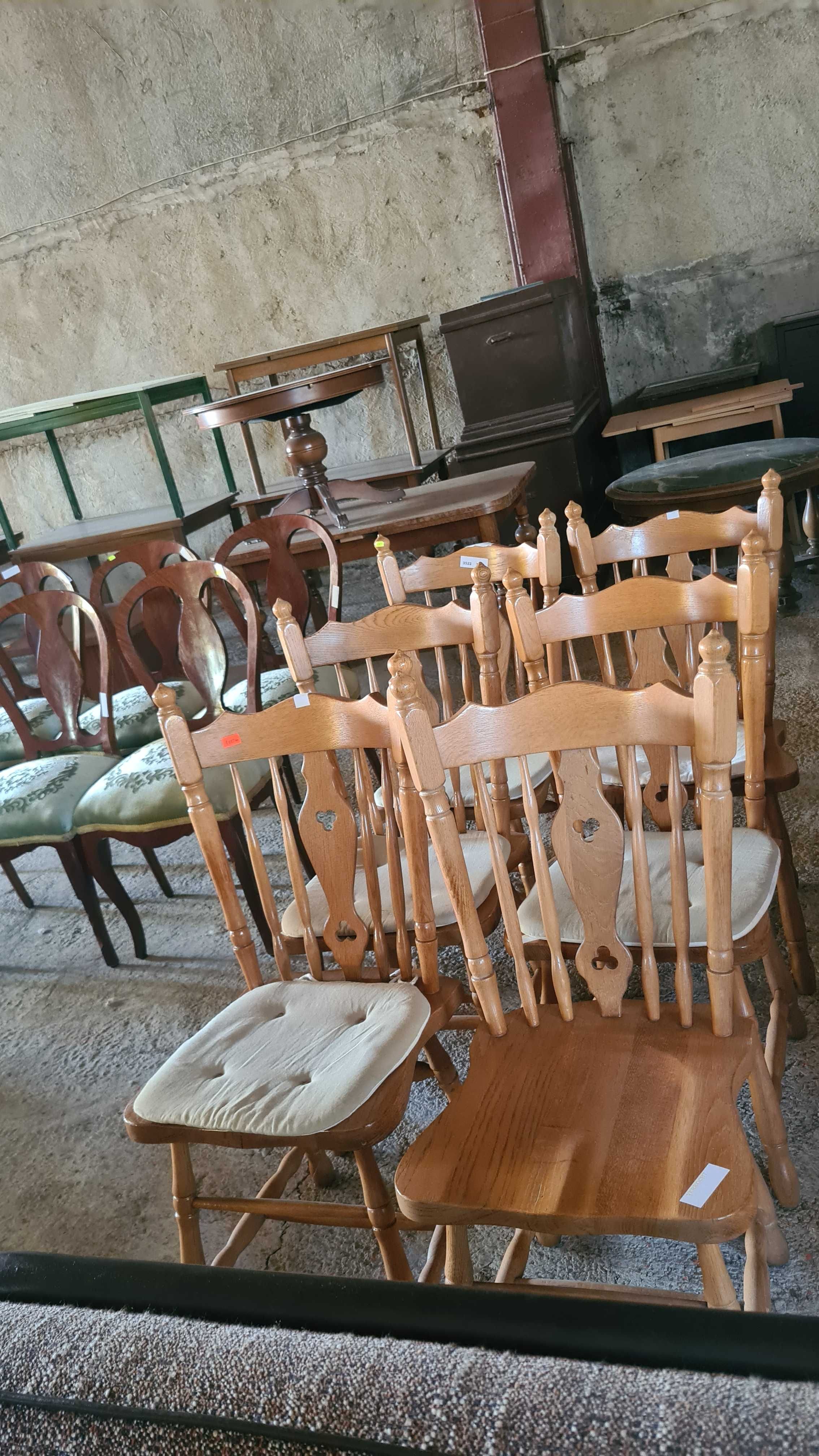 масивнни столове с възглавници внос от Еропа