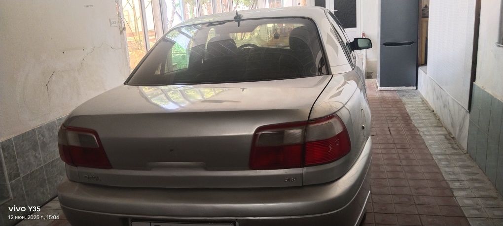Opel omega holati ōrta yurib turgan moshin