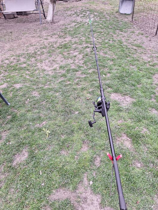 Vand 4 mulinete și 4 lansete crap .