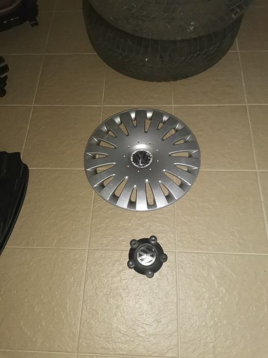 Vind 4 jenti cu anvelope tiguan 4/4 plus 2 riduri de capace