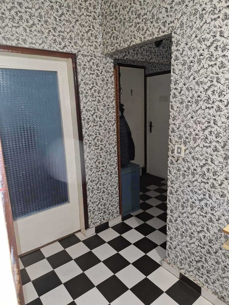 Продава се Четиристаен апартамент в Провадия - 90 кв.м за 556 €/кв.м - Снимка #3