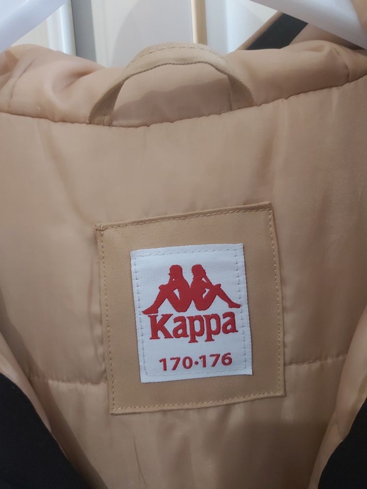 Продам демисезонную куртку  бренд карра