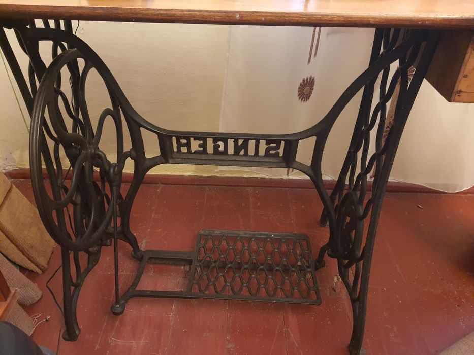 Masina de cusut Singer