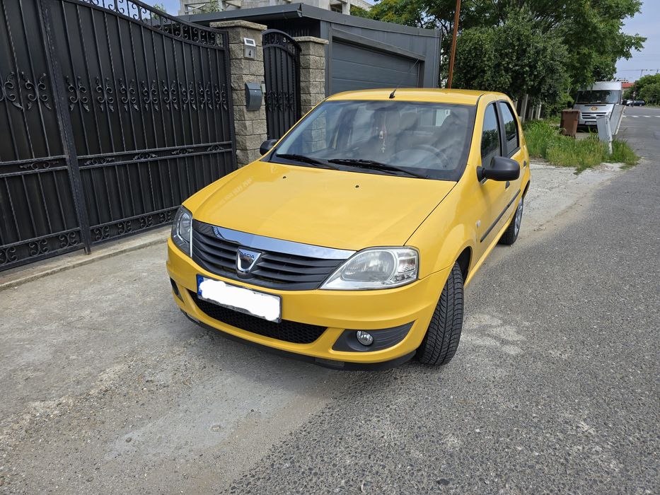 Vând Dacia Logan