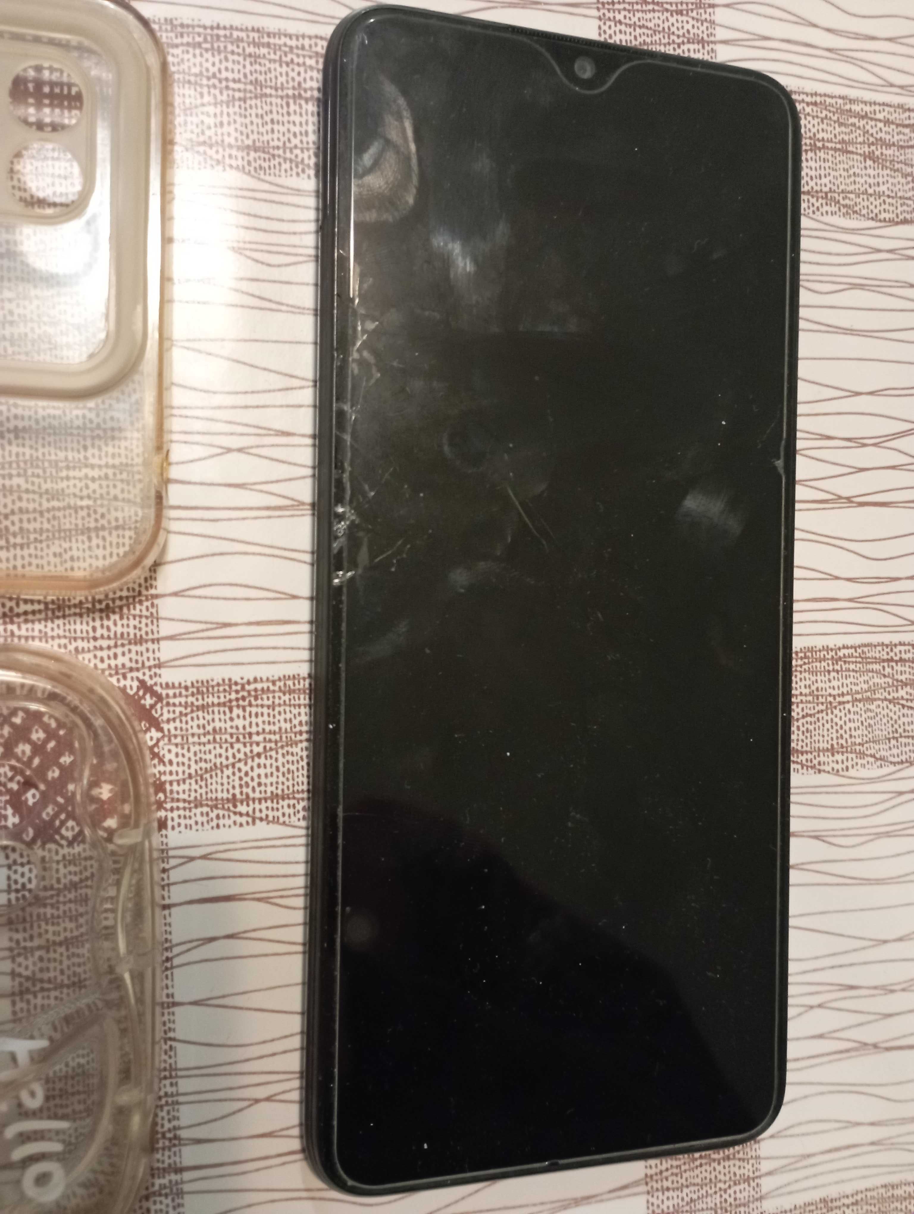Xiaomi Redmi 10C с четири резервни калъфа