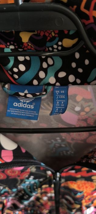 Уникален и различен спортен екип Adidas