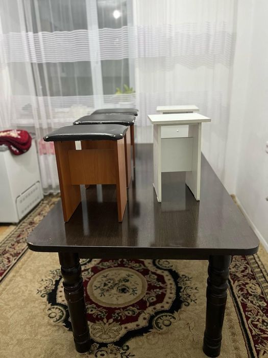 Кухонный стол в комплекте