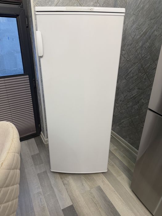 Холодильник сотилади