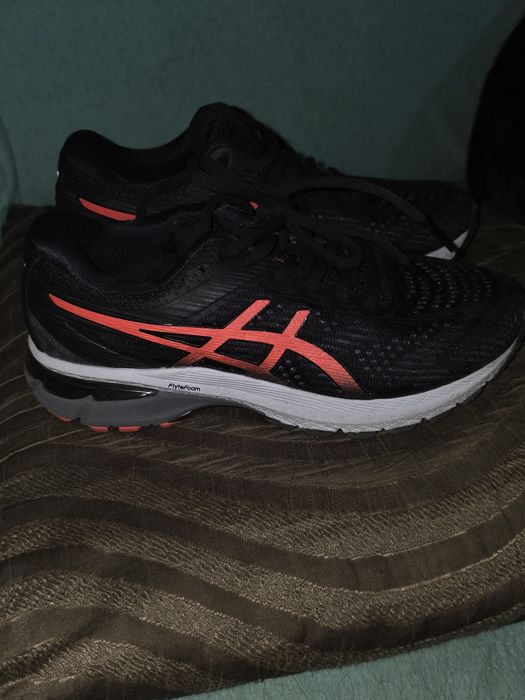Обувки Аsics черно с червено