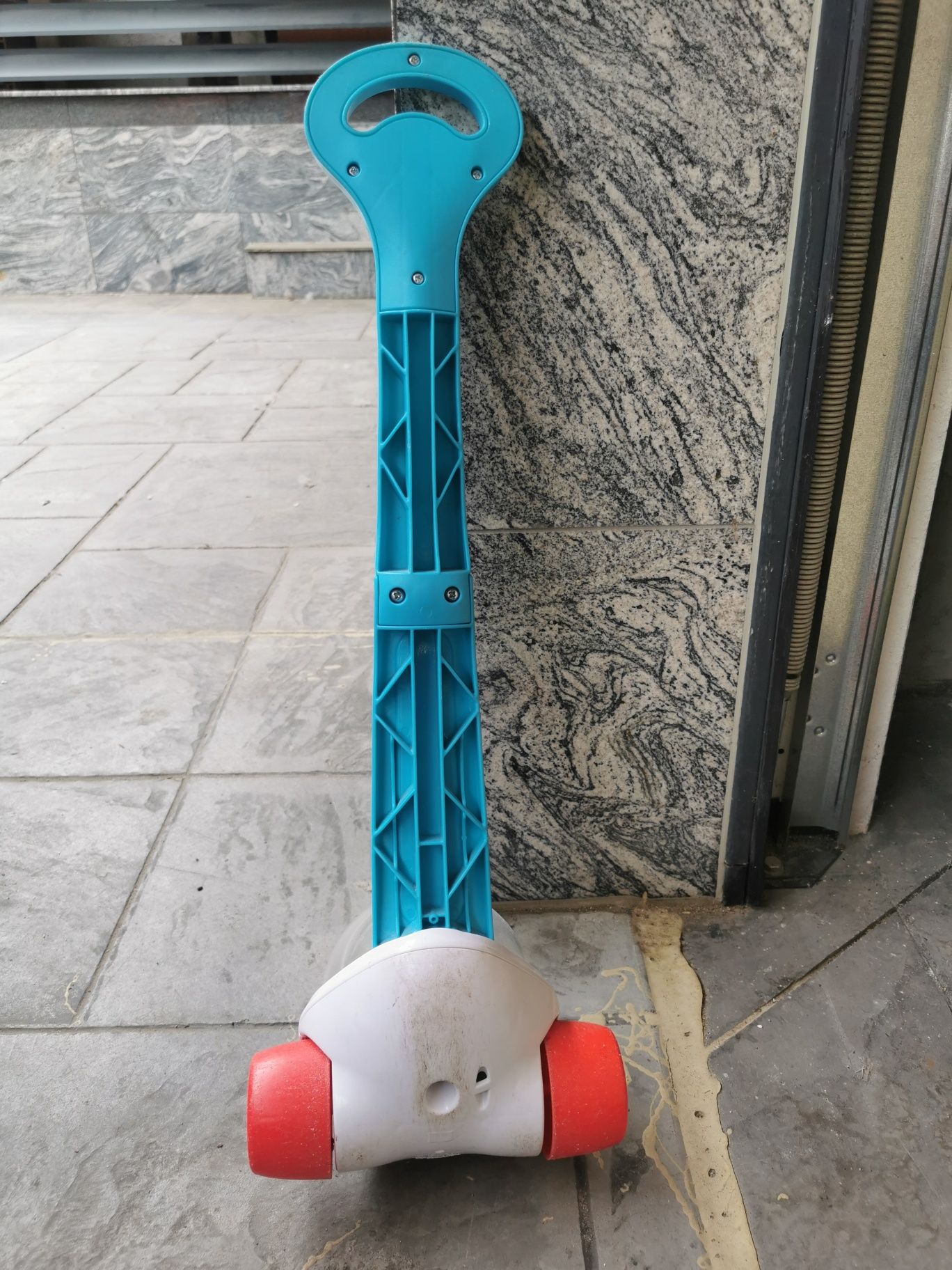 Бебешка играчка за бутане Fisher Price