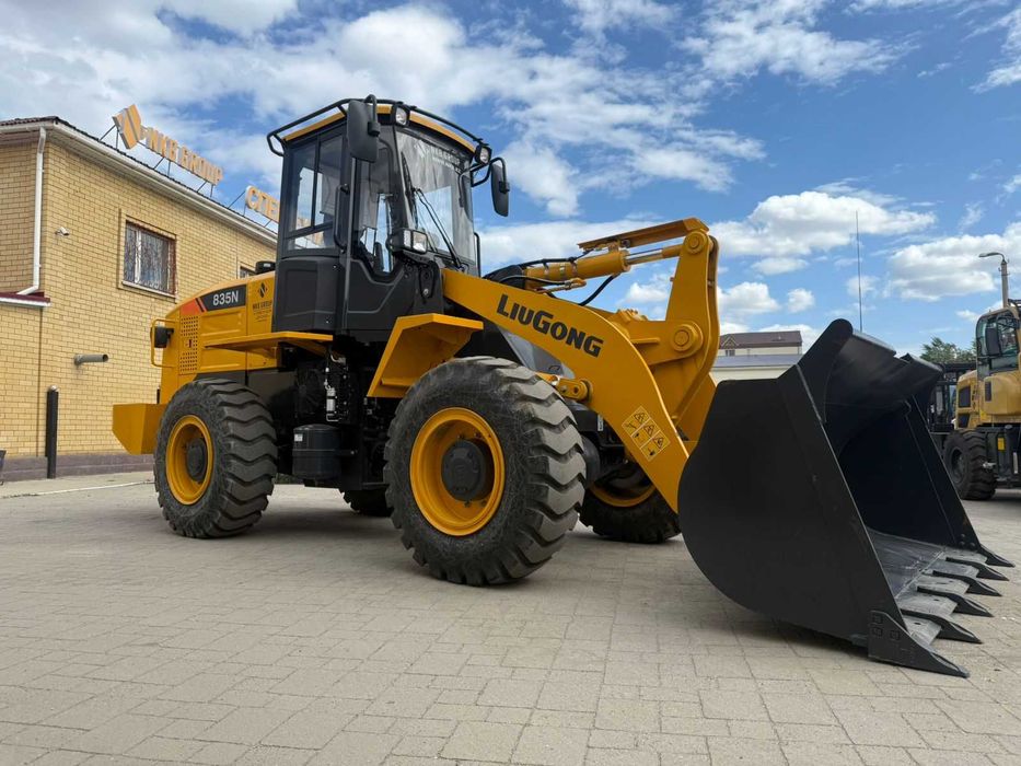 Фронтальный погрузчик LiuGong CLG835N