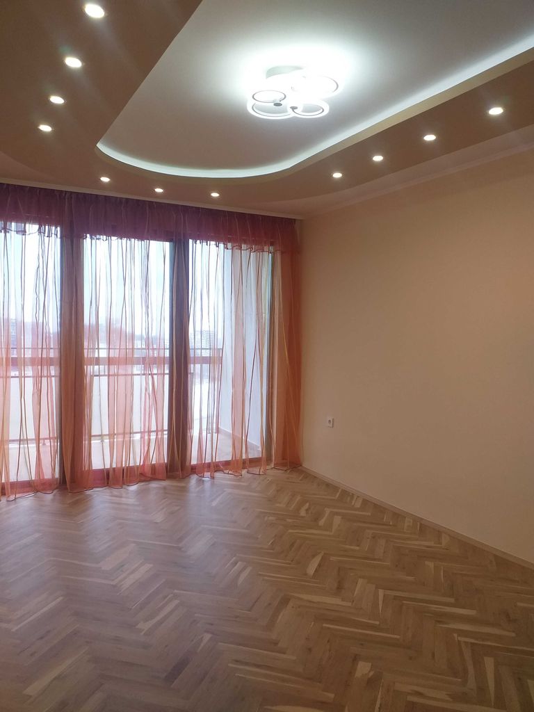 Продава се Офис в Варна, Базар Левски - 120 кв.м за 2500 €/кв.м - Снимка #9